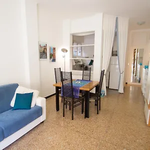 Bilocale Con Giardino Terrazzato Comodo Al Mare Varazze